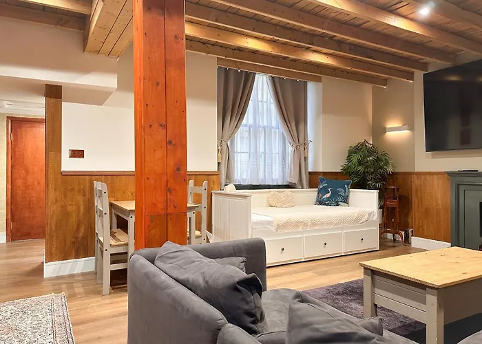 Spacious 2 Bedroom Flat Near Hyde Park By Beiroom
