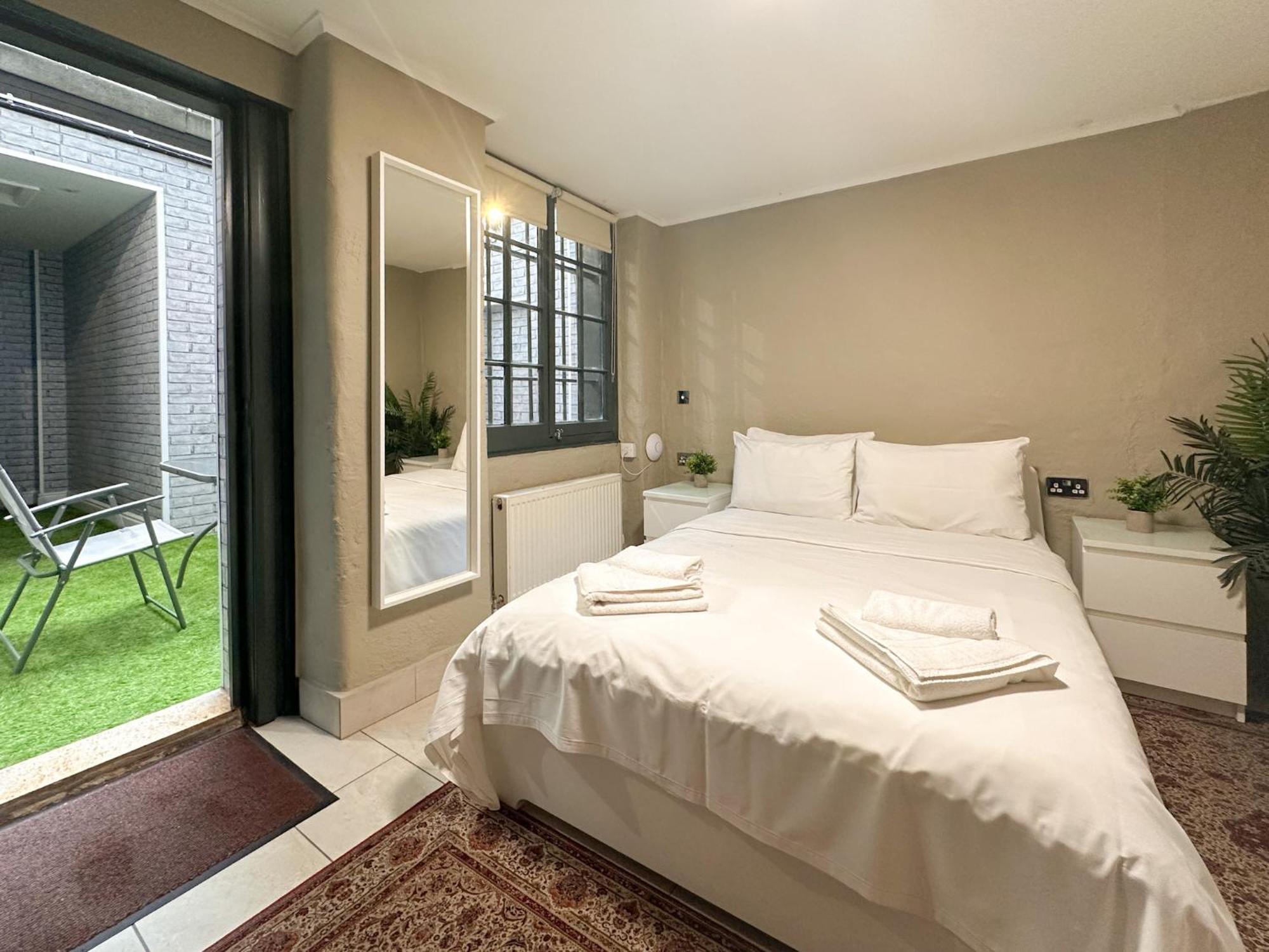 Spacious 2 Bedroom Flat Near Hyde Park By Beiroom Apartment