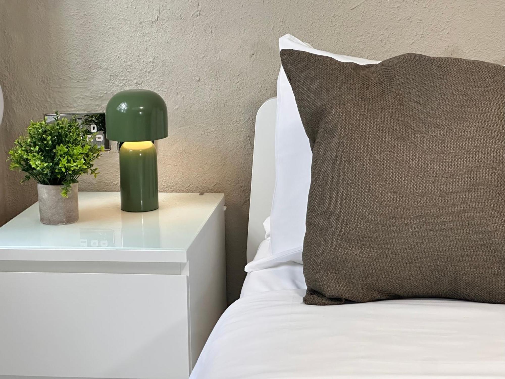 Spacious 2 Bedroom Flat Near Hyde Park By Beiroom Apartment