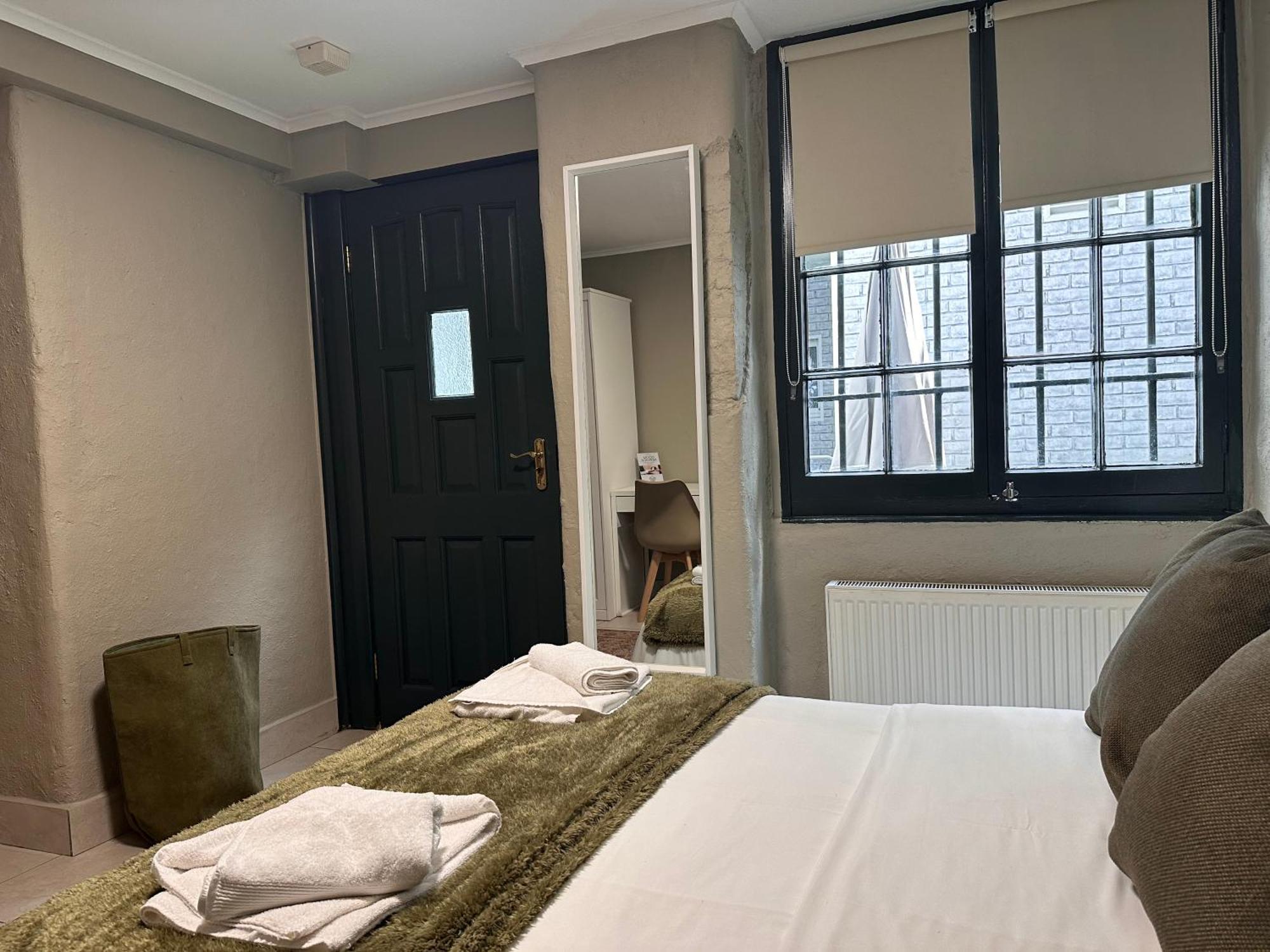 Spacious 2 Bedroom Flat Near Hyde Park By Beiroom Apartment London